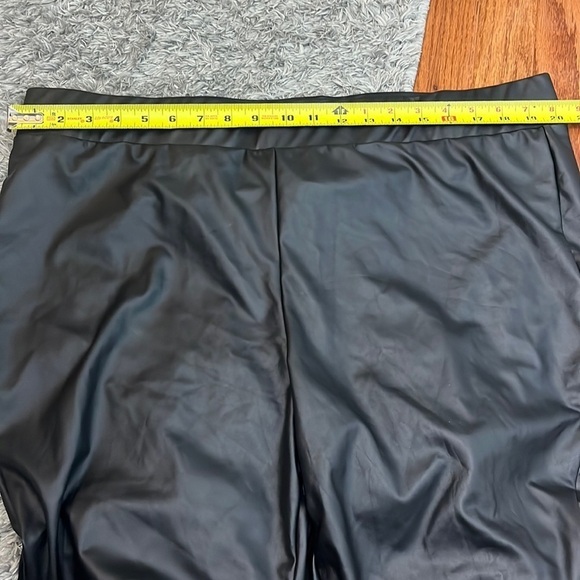 NWT Torrid Full Length Signature Waist Faux Leather Zipper Legging - Picture 9 of 16